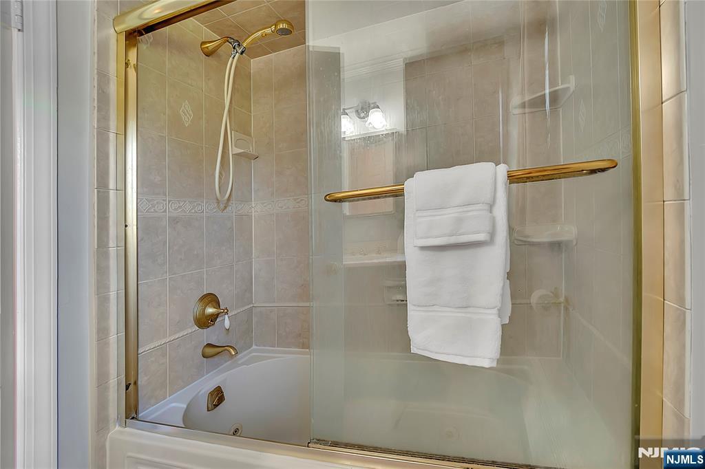 6 Meester Street Mahwah, NJ 07430 - Photo 16 of 47