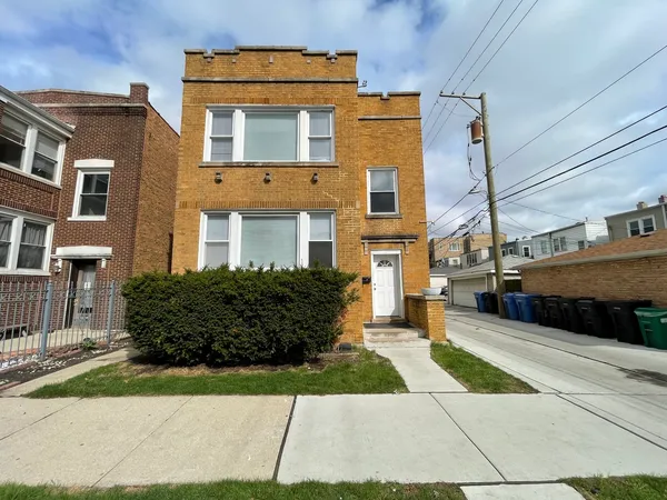 $2,000 | 3615 North Troy Street, Unit 1, Chicago, IL 60618