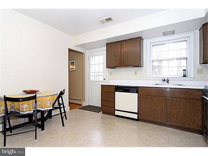 300 Danell Road Wayne, PA 19087 - Photo 7 of 23 Kitchen
