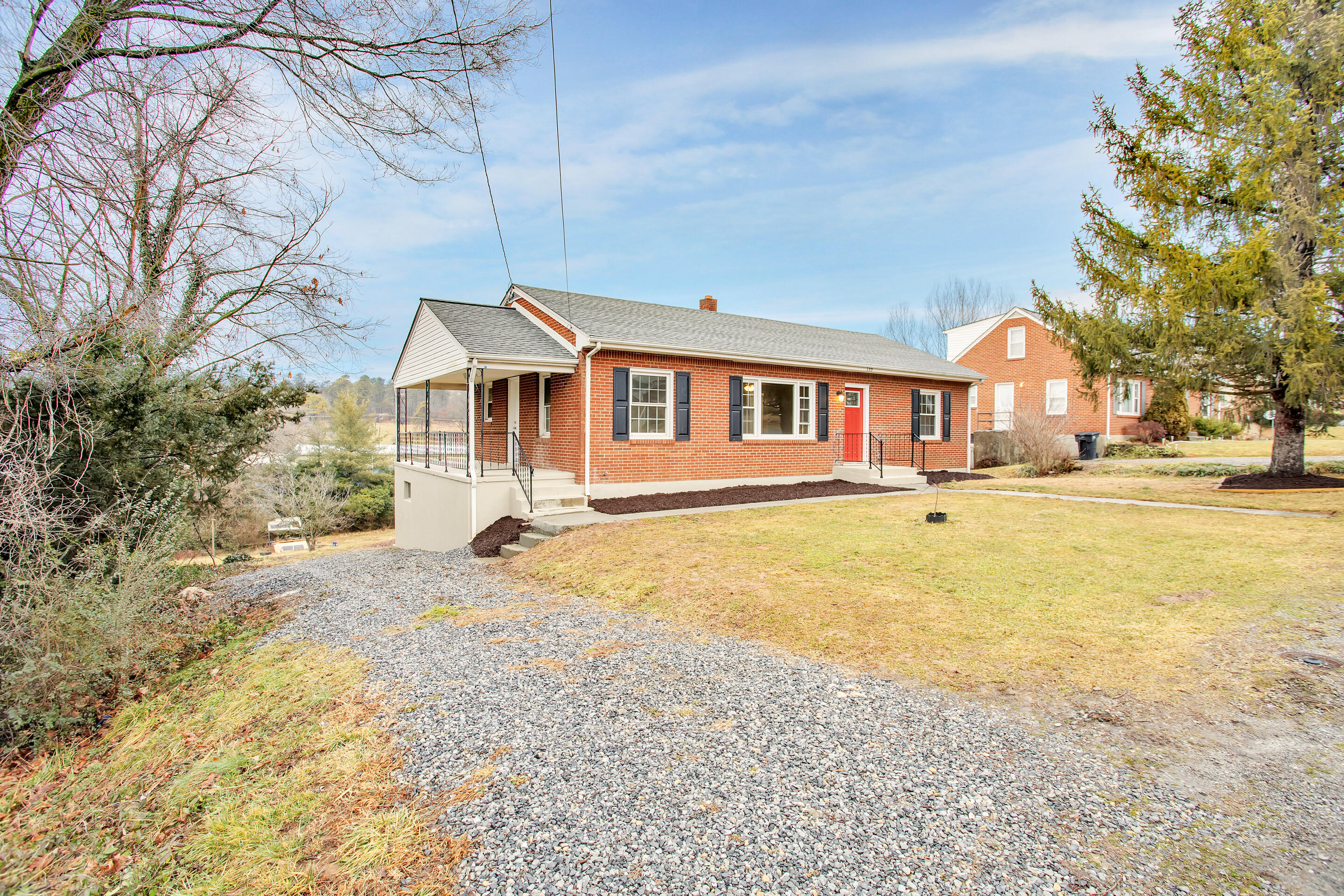 730 Dexter Road Roanoke, VA 24019 - Photo 3 of 37 03_730_Dexter_Rd_03_mls