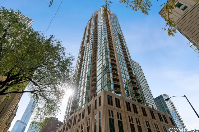 $500,000 | 21 East Huron Street, Unit 3301, Chicago, IL 60611