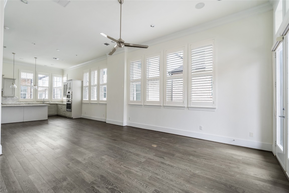 2613 Maxroy Street Houston, TX 77007 - Photo 16 of 42 Soaring twelve-foot ceilings on the second floor fill the space with natural light.