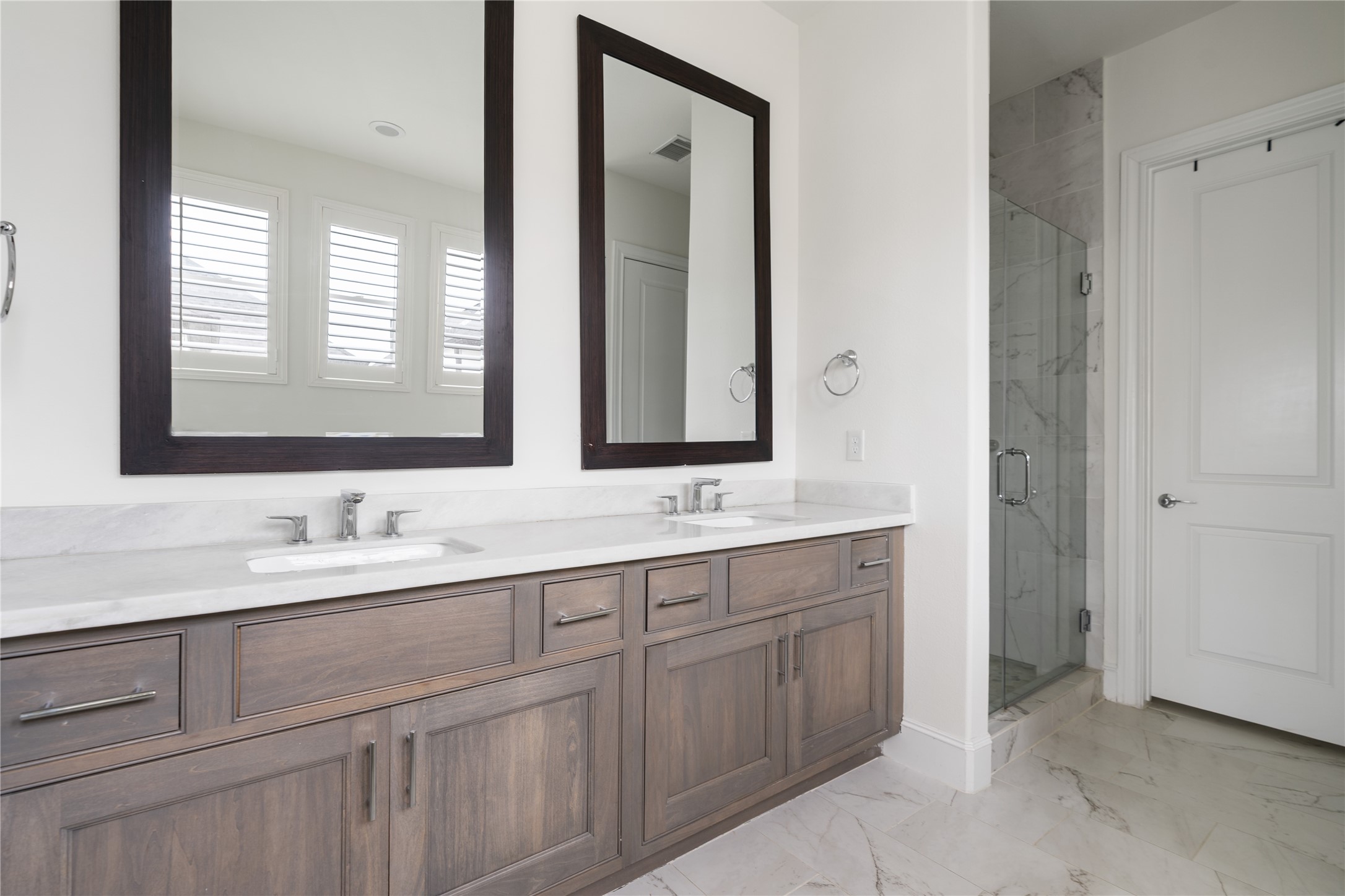 2613 Maxroy Street Houston, TX 77007 - Photo 23 of 42 A tankless water heater ensures hot water on demand for long showers and everyday convenience.