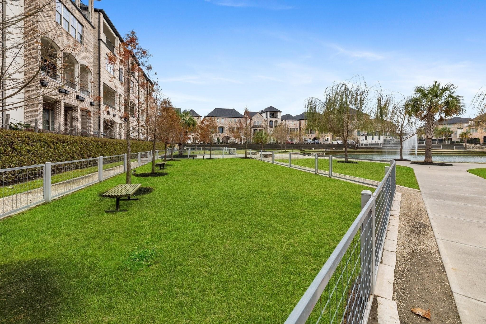 2613 Maxroy Street Houston, TX 77007 - Photo 38 of 42 The community has two fenced dog parks, one for big dogs and one for small dogs, a great way to care for your four-legged friends while meeting neighbors.