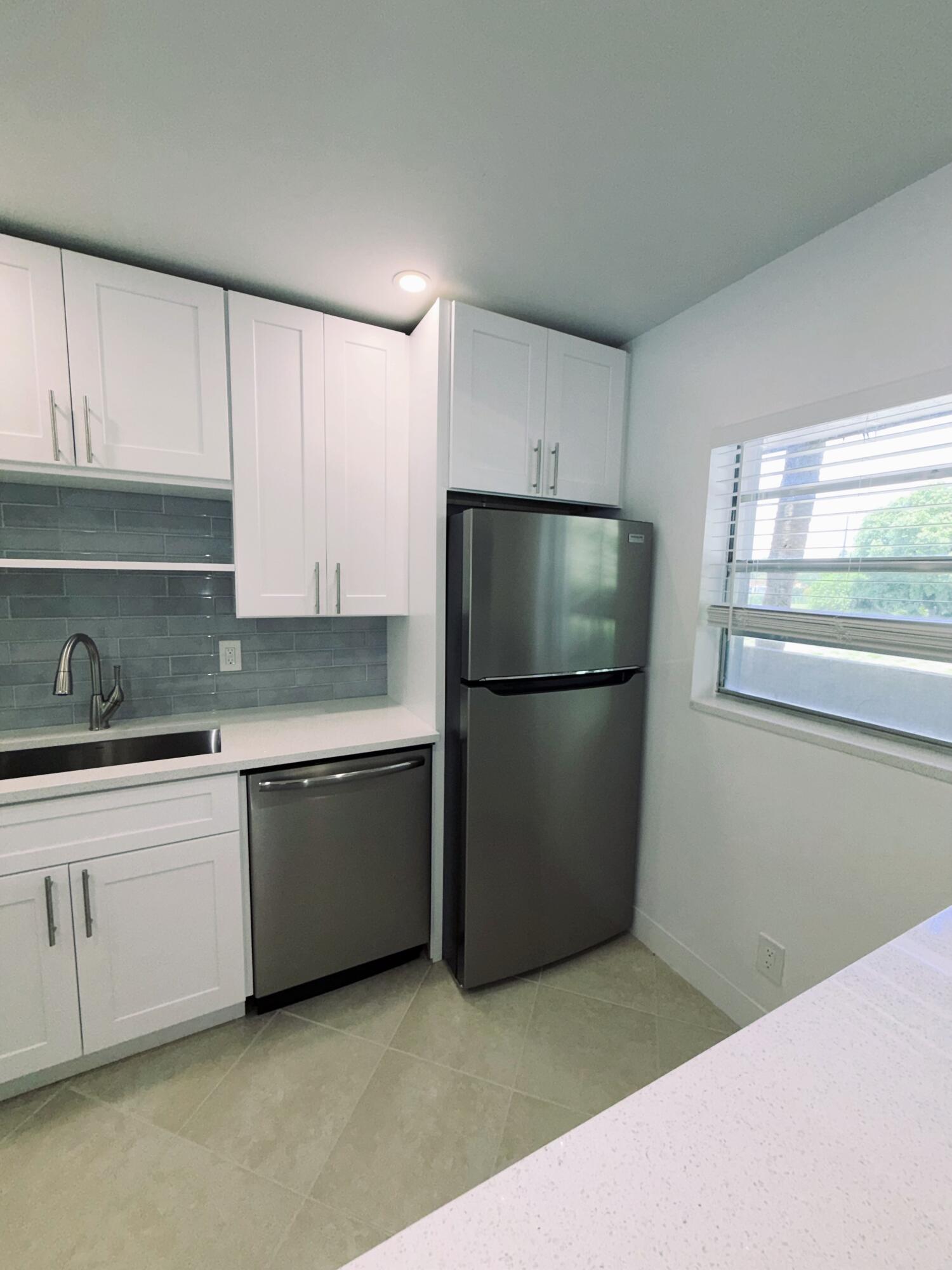 2900 Fiore Way Delray Beach, FL 33445 - Photo 3 of 37 IMG_0866