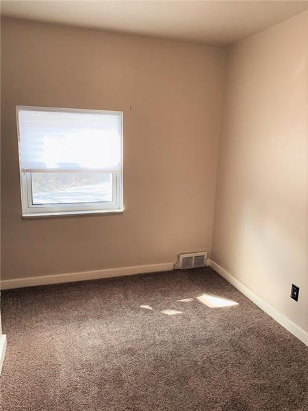 139 Universal Road Pittsburgh, PA 15235 - Photo 12 of 21 Gallery Image 12