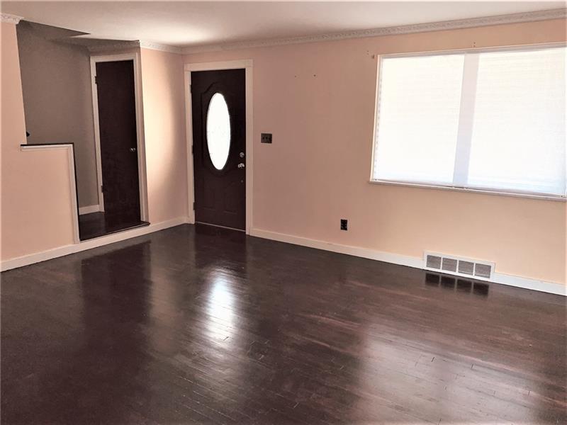 139 Universal Road Pittsburgh, PA 15235 - Photo 3 of 21 Gallery Image 3