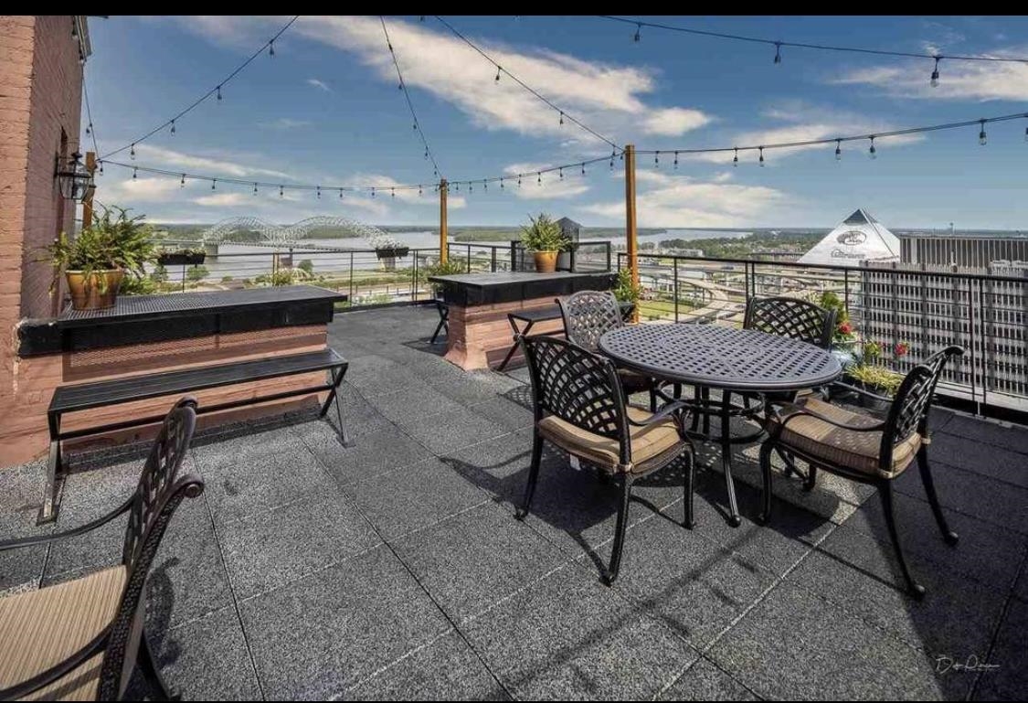 109 North Main Street, Unit 708 Memphis, TN 38103 - Photo 15 of 15 a outdoor dining area with a table and chairs
