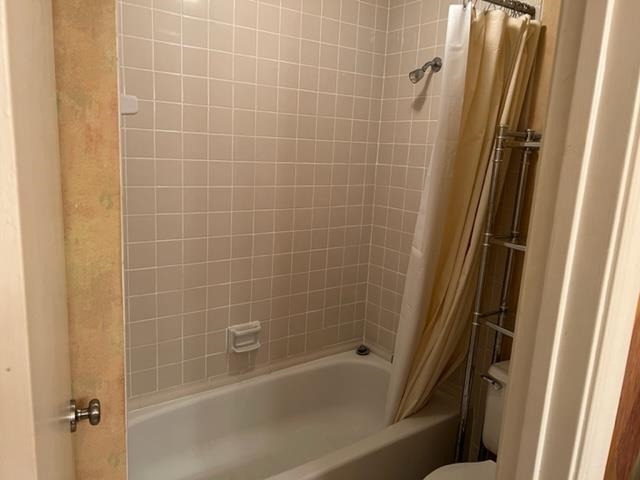 109 North Main Street, Unit 708 Memphis, TN 38103 - Photo 10 of 15 a bathroom with a bathtub