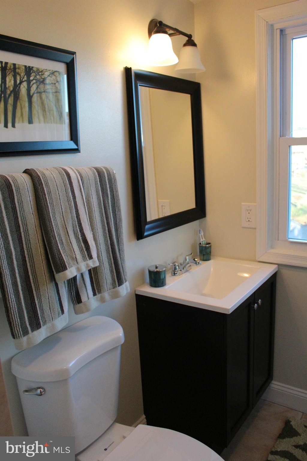 415 20th Street Northeast Washington, DC 20002 - Photo 4 of 8 Bath (Master)