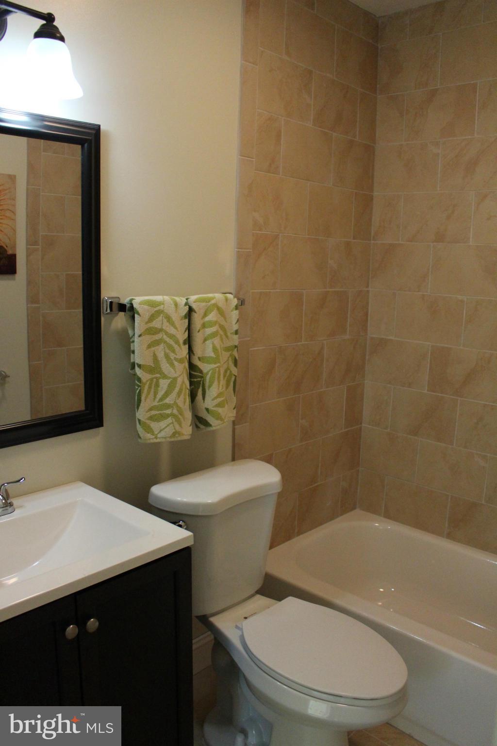 415 20th Street Northeast Washington, DC 20002 - Photo 6 of 8 Bath