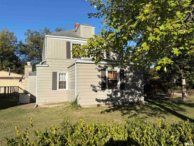 $149,900 | 831 East 5th Street, Centralia, IL 62801