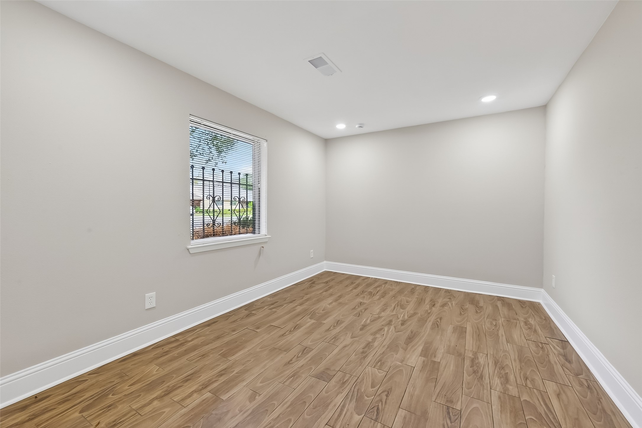 11107 Cedarview Lane Houston, TX 77041 - Photo 10 of 39