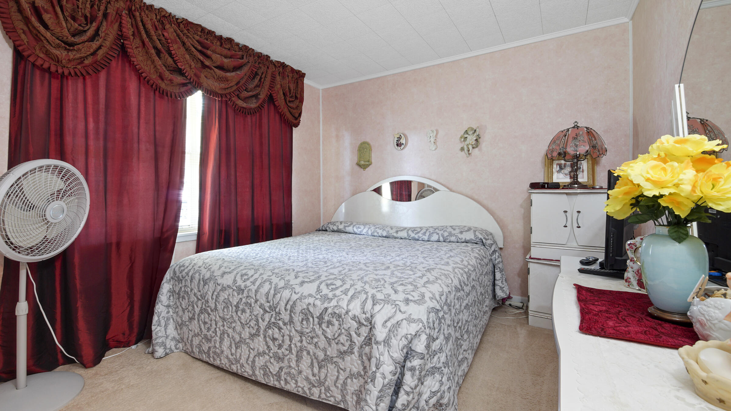 1124 Bay Grove Road Freeport, FL 32439 - Photo 18 of 37 a bedroom with bed and a closet