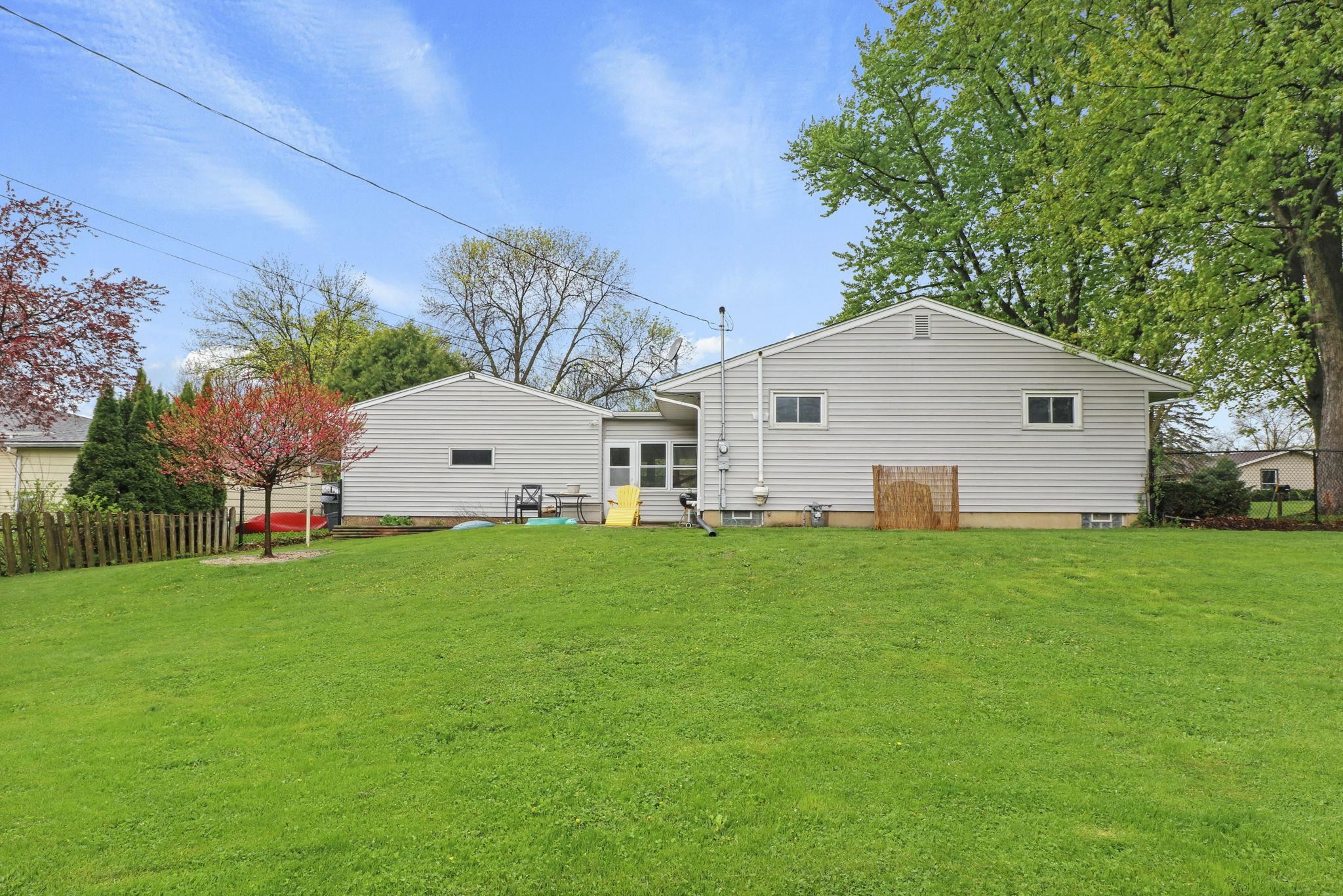 1201 Douglas Trail Madison, WI 53716 - Photo 5 of 35