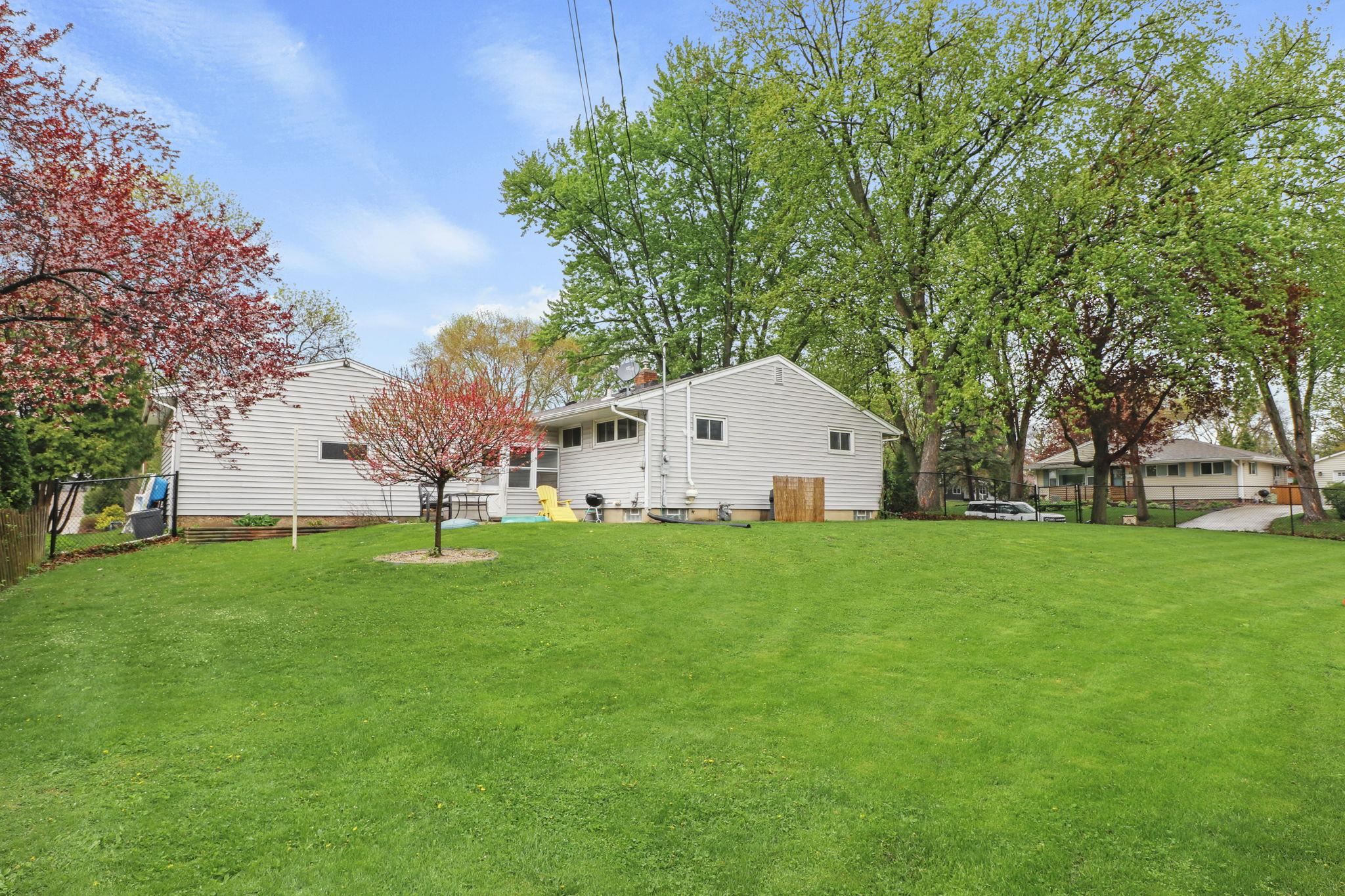 1201 Douglas Trail Madison, WI 53716 - Photo 7 of 35