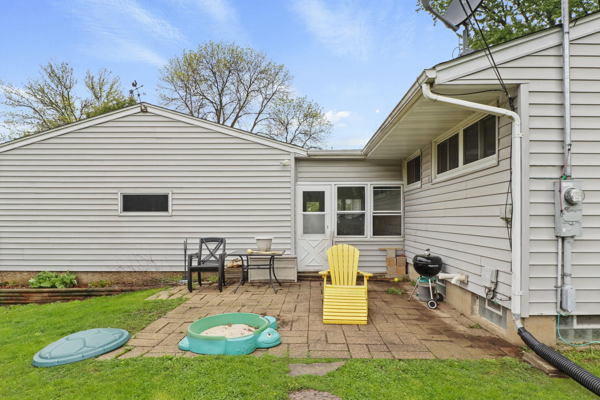 1201 Douglas Trail Madison, WI 53716 - Photo 8 of 35