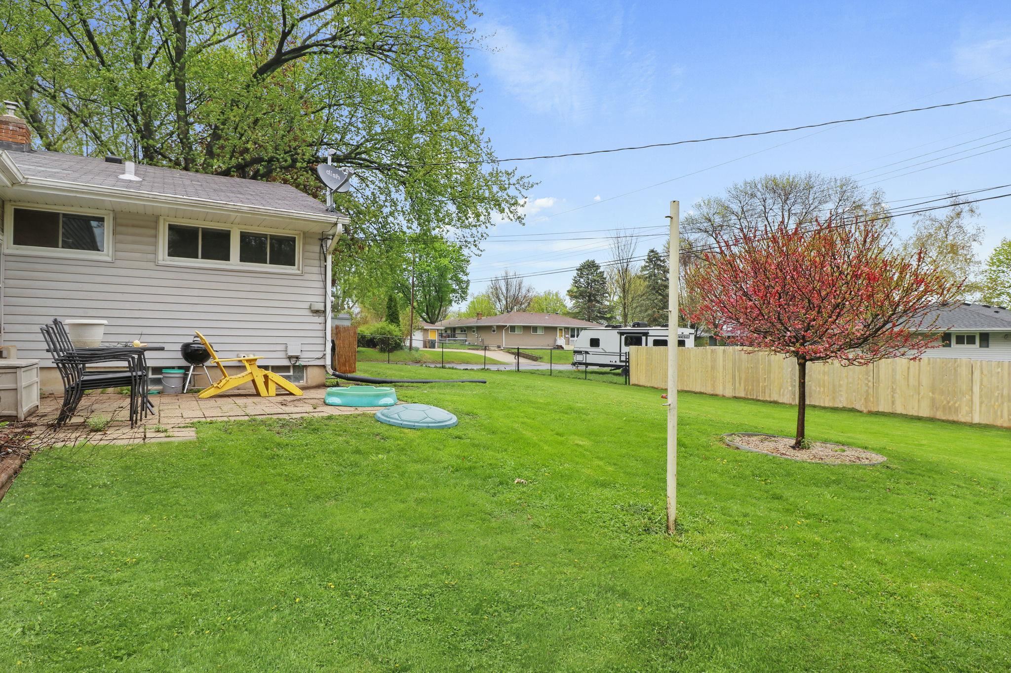 1201 Douglas Trail Madison, WI 53716 - Photo 9 of 35