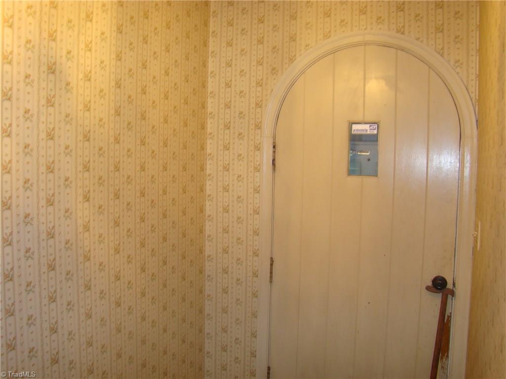 2904-2906 West English Road High Point, NC 27262 - Photo 12 of 17 Front entry