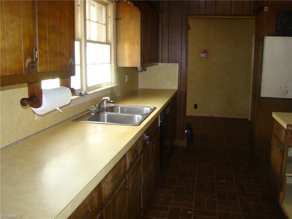 2904-2906 West English Road High Point, NC 27262 - Photo 4 of 17 Kitchen