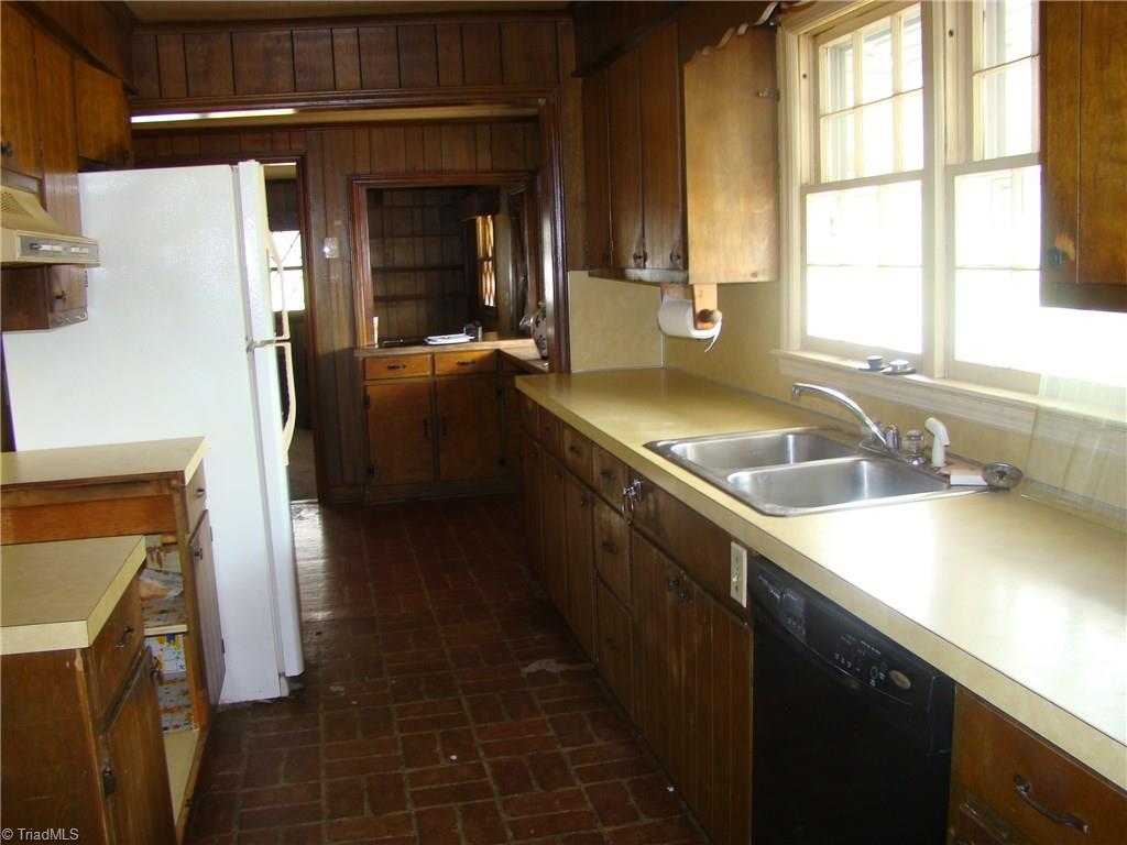 2904-2906 West English Road High Point, NC 27262 - Photo 6 of 17 Kitchen