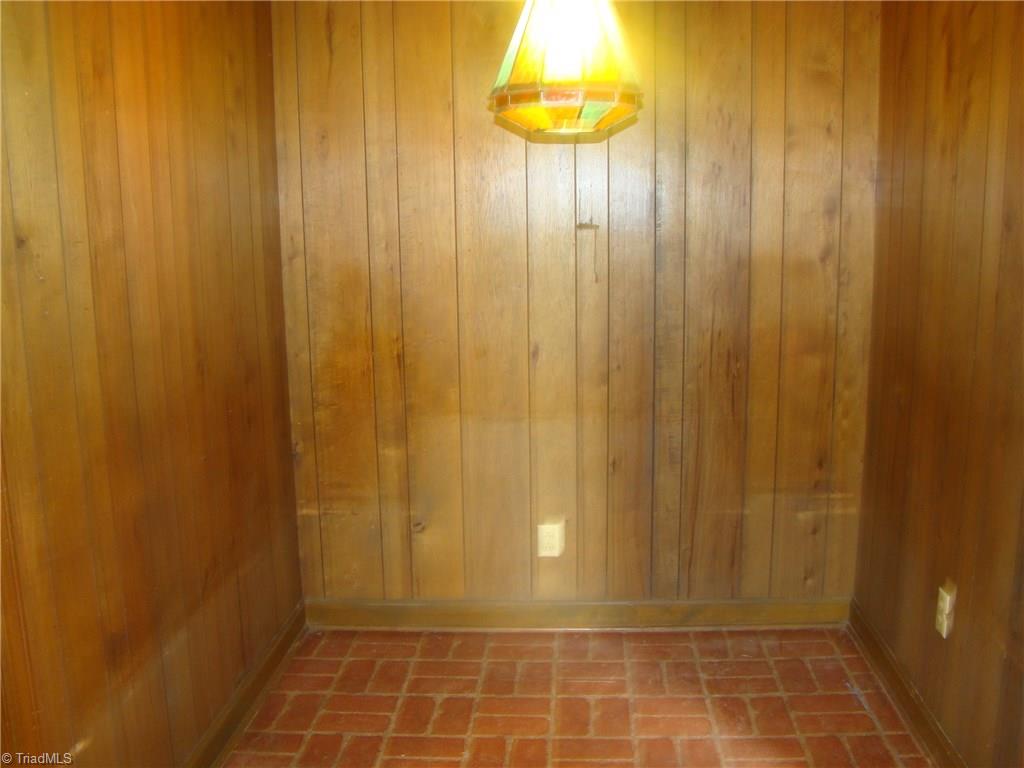2904-2906 West English Road High Point, NC 27262 - Photo 7 of 17 Breakfast area