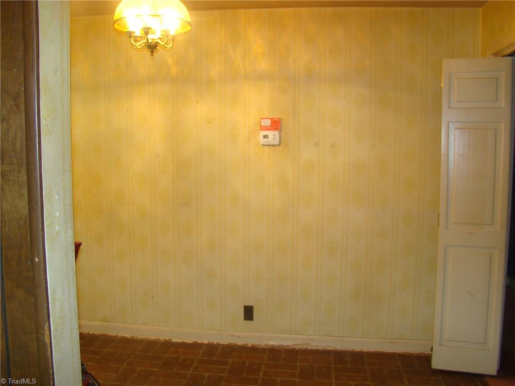 2904-2906 West English Road High Point, NC 27262 - Photo 8 of 17 Dining room