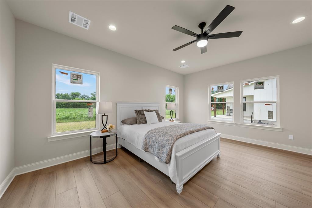5200 Bogey Lane Waco, TX 76708 - Photo 22 of 37 a bed room with a bed and a window