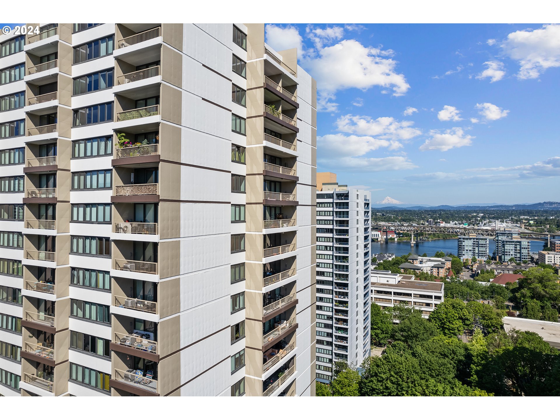 255 Southwest Harrison Street, Unit 16B Portland, OR 97201 - Photo 12 of 31 Gallery Image 12