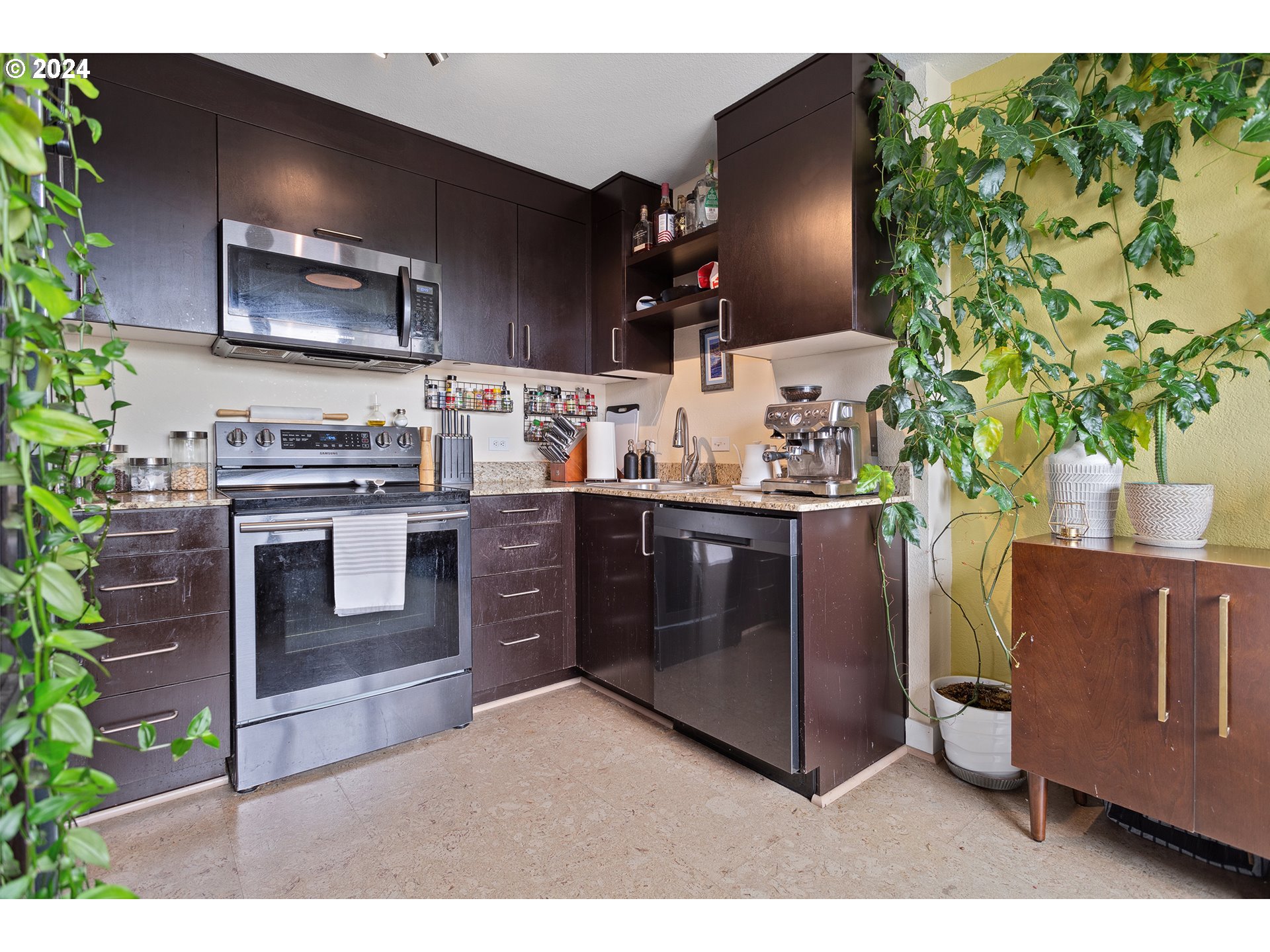 255 Southwest Harrison Street, Unit 16B Portland, OR 97201 - Photo 7 of 31 Gallery Image 7