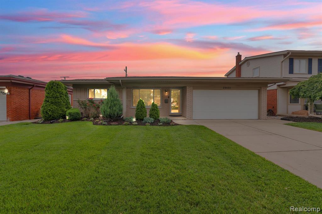 29450 Desmond Drive Warren, MI 48093 - Photo 8 of 49