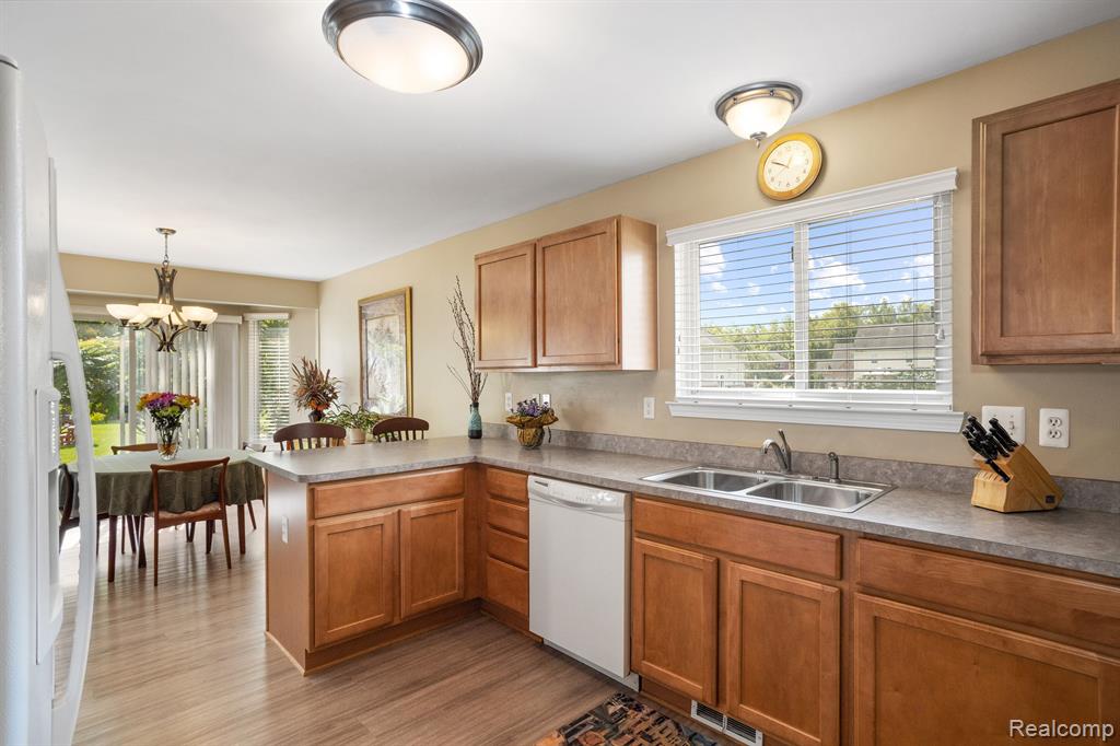 30769 Lower Ridge Drive New Boston, MI 48164 - Photo 10 of 37 Gallery Image 10