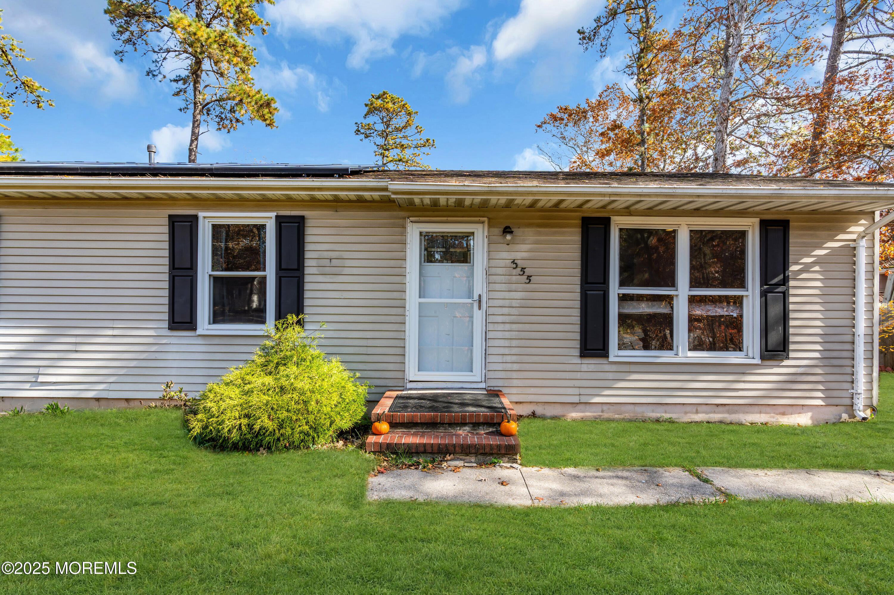 355 Western Boulevard Bayville, NJ 08721 - Photo 4 of 39 a front view of a house with a garden