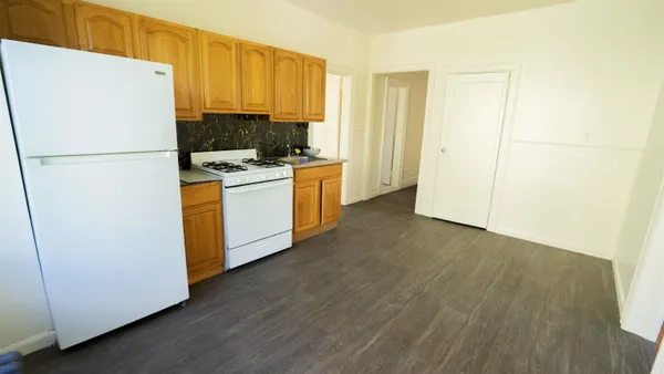 $2,300 | 573 Ave East, Bayonne, NJ 07002