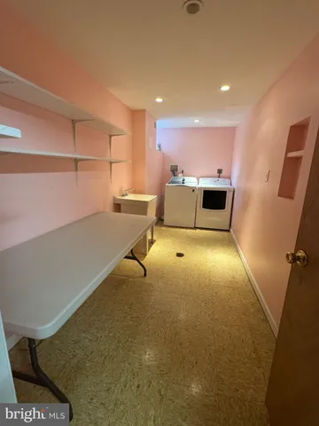 a bed room with a bed