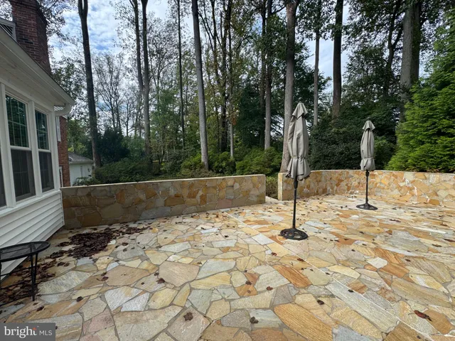 a house view with a outdoor space