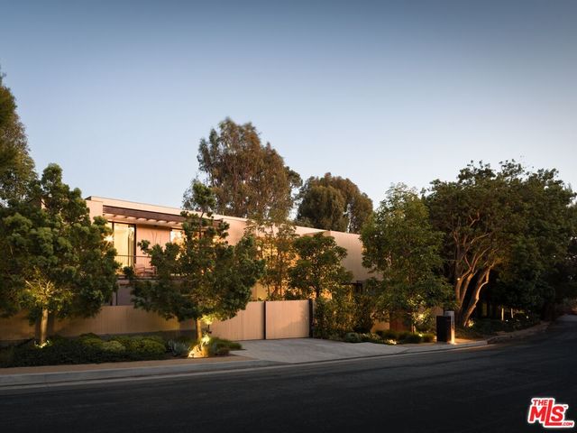 $21,900,000 | 1480 Capri Drive, Pacific Palisades, CA 90272