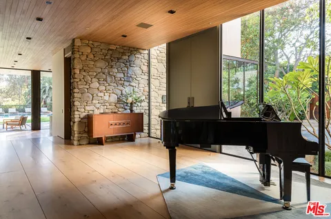 $21,900,000 | 1480 Capri Drive, Pacific Palisades, CA 90272