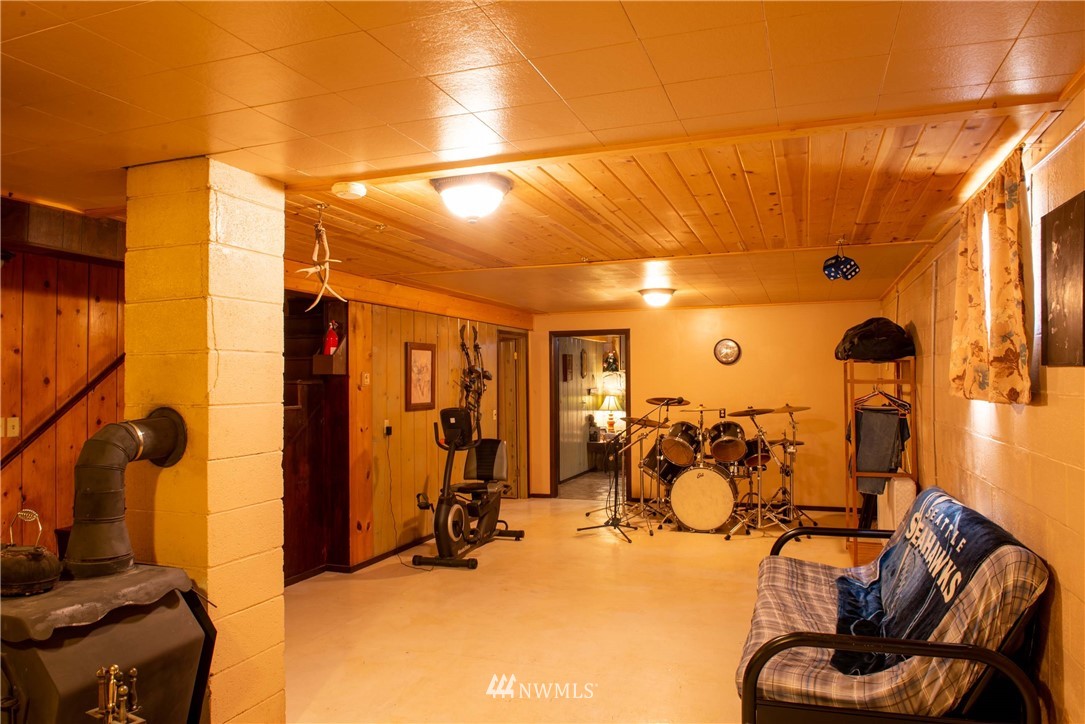 78 Mundy Road Twisp, WA 98856 - Photo 20 of 40 a view of a room with gym equipment