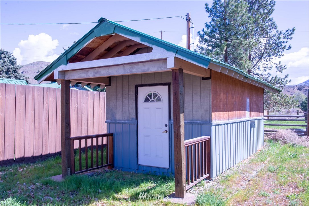 78 Mundy Road Twisp, WA 98856 - Photo 35 of 40 a front view of a house with garden