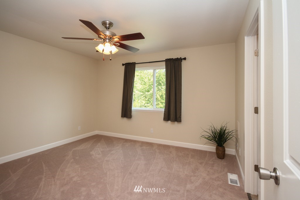 3968 Broadmoor Loop Bremerton, WA 98310 - Photo 12 of 22