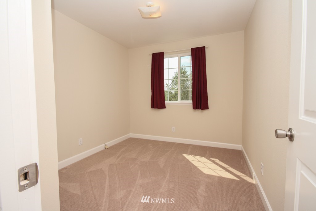 3968 Broadmoor Loop Bremerton, WA 98310 - Photo 15 of 22