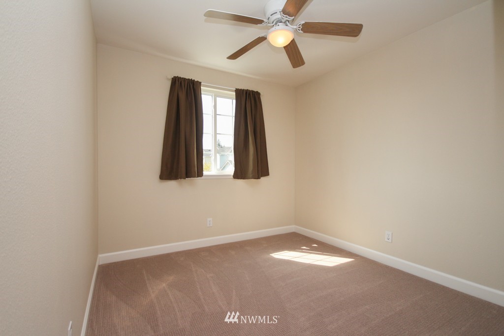 3968 Broadmoor Loop Bremerton, WA 98310 - Photo 16 of 22