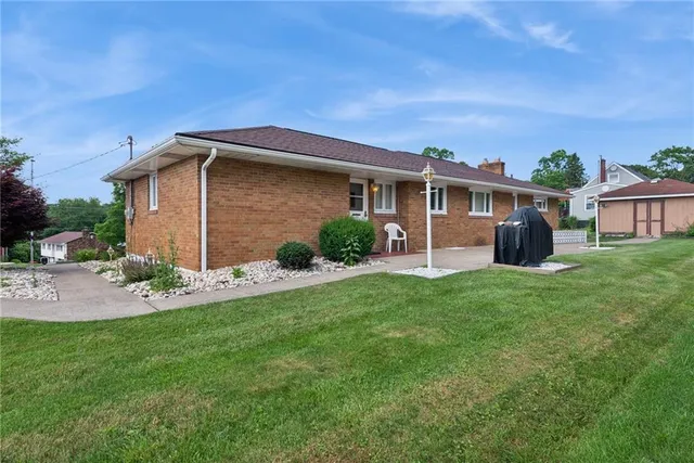 a view of a house with backyard and porch