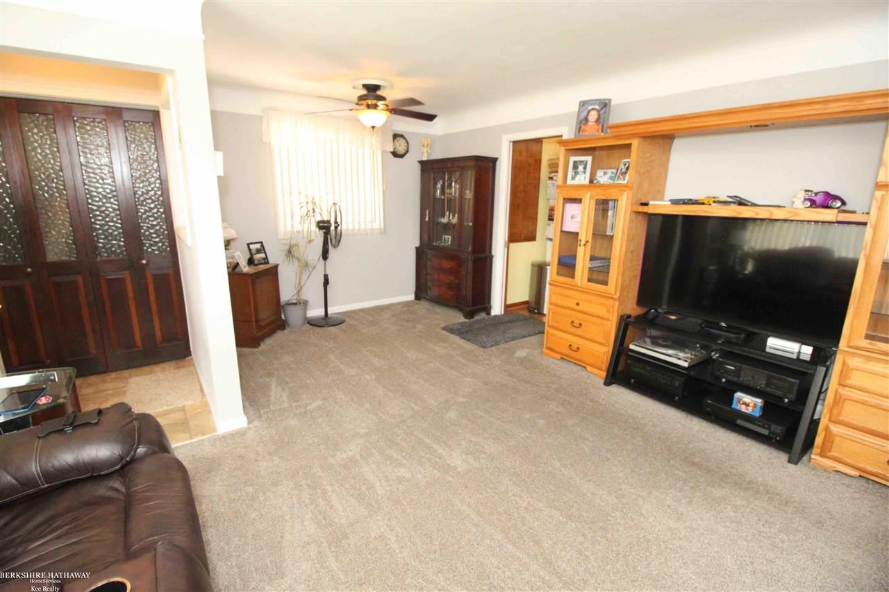 17963 Airport Road Fraser, MI 48026 - Photo 5 of 32 50051878-4.JPG