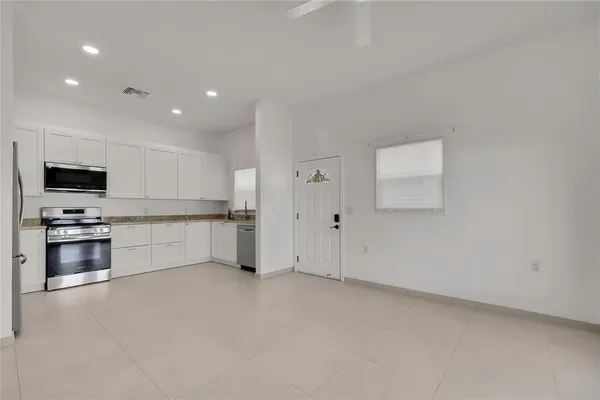 $1,700 | 18405 North 30th Street, Lutz, FL 33559