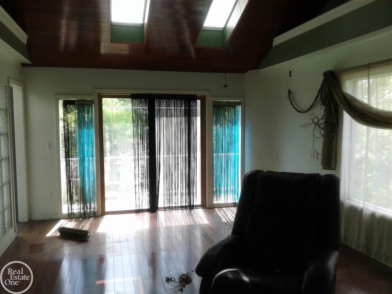 8576 Clinton River Road Sterling Heights, MI 48314 - Photo 5 of 28 31382194-4.JPG