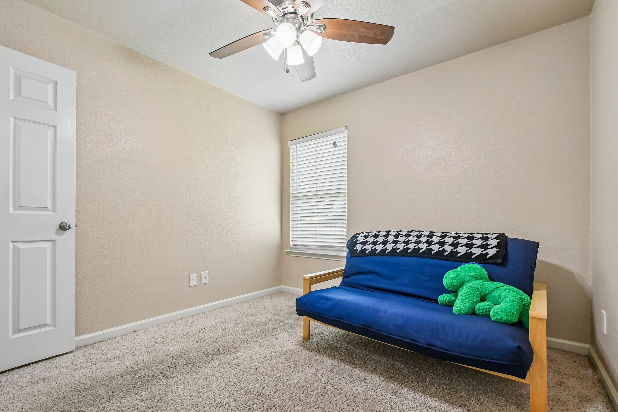 125 Mason Reed Cove Kyle, TX 78640 - Photo 22 of 39 a living room with furniture and a potted plant