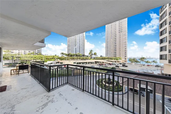 $600,000 | 540 Brickell Key Drive, Unit 608, Miami, FL 33131