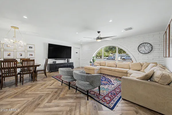$810,000 | 10845 North 34th Street, Phoenix, AZ 85028